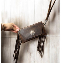 Load image into Gallery viewer, Brown leather wristlet 
