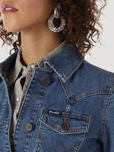 Load image into Gallery viewer, Wrangler® Women&#39;s Western Dark Denim Jacket
