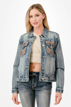 Load image into Gallery viewer, Floral Embroidery Detail Denim Jacket
